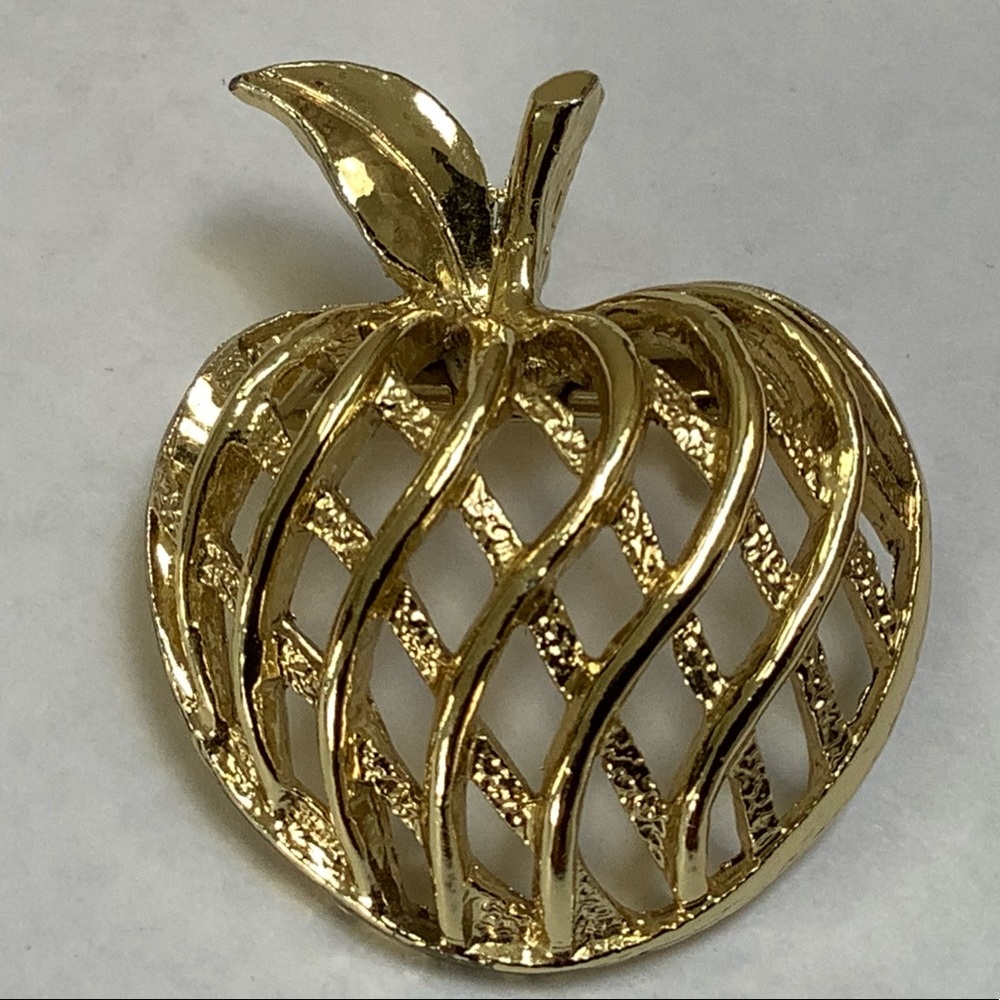 Gerrys Apple Brooch - Picture 5 of 7